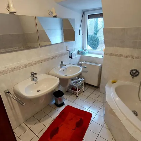 Appartamento Doppelzimmer Im Einfamilienhaus, Mit Eigenem Bad Und Kuechenmitbenutzung Lubecca