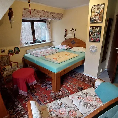 Doppelzimmer Im Einfamilienhaus, Mit Eigenem Bad Und Kuechenmitbenutzung